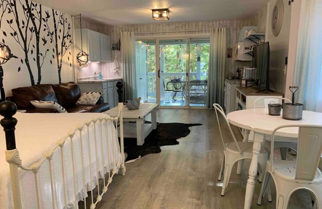 Cozy Bear Condo, Heart of FFB, UTV Friendly!