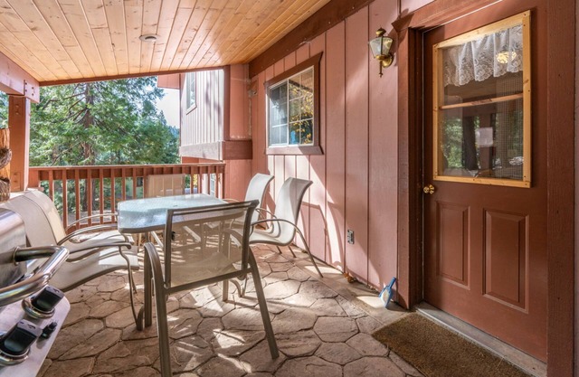 Cozy Bear South Charming 2bd Cabin in Yosemite!