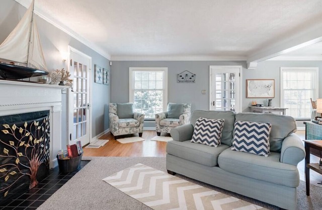 Cozy Blue House on the Shores of Lake Erie