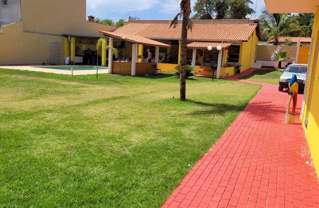 Cozy farmhouse in Campinas with games tables and church-style hall.