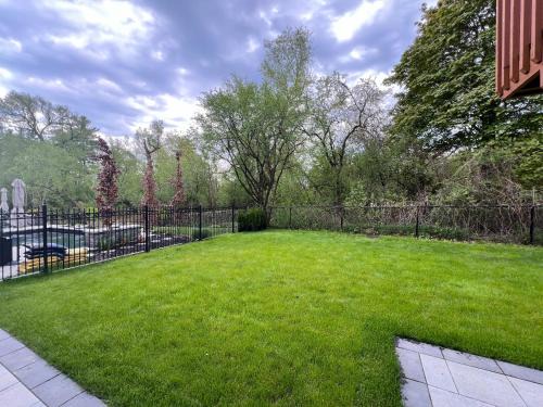 Cozy, brand-new, 2BDR,walkout apt, free parking