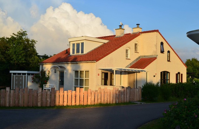 Cozy, bright bungalow; pool and WLAN included. De Cocksdorp, Roggeslootweg(441)