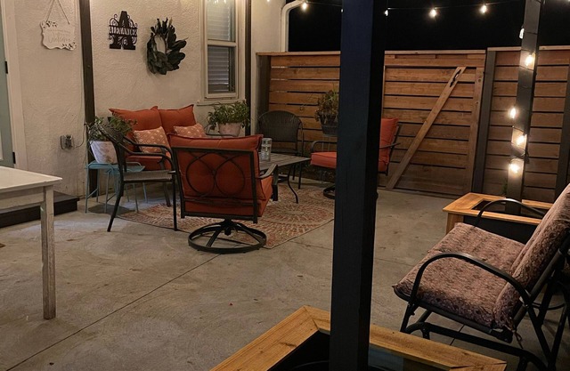 Cozy Bungalow in the quaint small town of Louisburg!