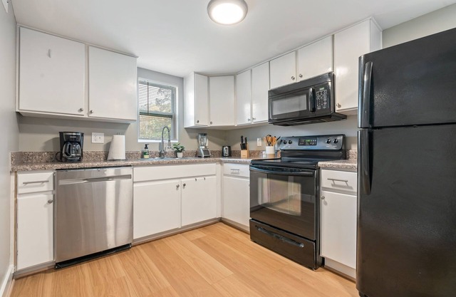 Cozy Bungalow Retreat Near Avondale & City: 3 Beds