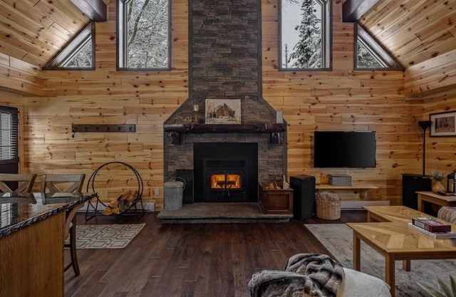 Cozy Cabin 10 Minutes From Stratton w/Fireplace!