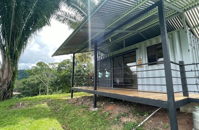 Cozy Cabin #2 for 2 in Puerto Cortes with AC and WiFi with beautiful sunsets