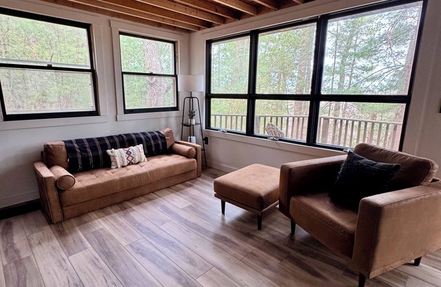Cozy cabin 25 minutes from La Crosse,Winona & Arcadia.Overlooks the Black River!