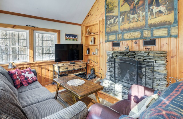 Cozy Cabin Between Stratton Resort & Mount Snow