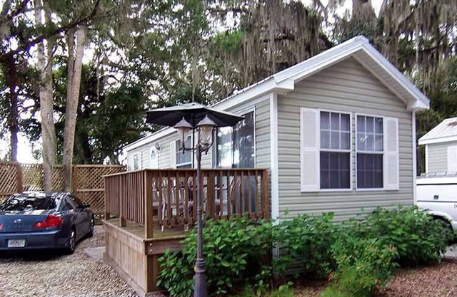 Cozy Cabin in riverfront resort