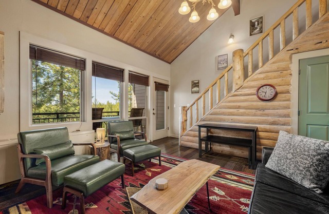 Cozy Cabin in the Pines- 2bd/2br + amenities galore! Closest lodging to Bachelor