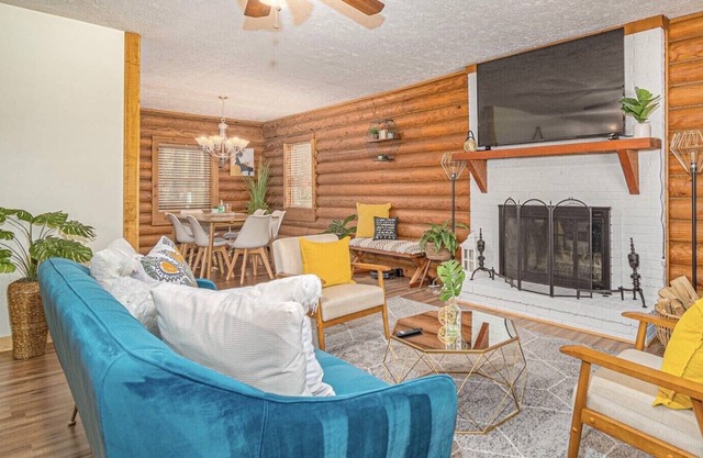 Cozy cabin near downtown Suwanee