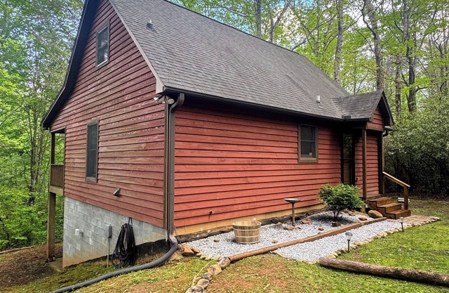 Cozy Cabin near Table Rock and Caesar's Head