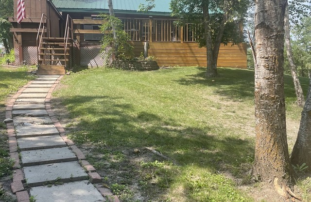 Cozy Cabin next to Lake Metigoshe