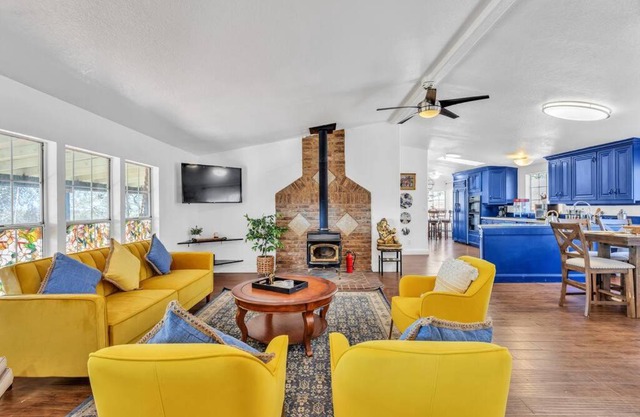 Cozy Cabin on 10 acres