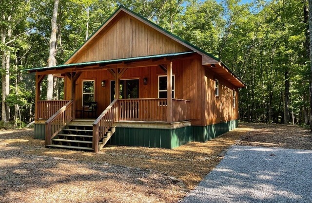Cozy Cabin on 5 wooden acres in Cooley's Rift
