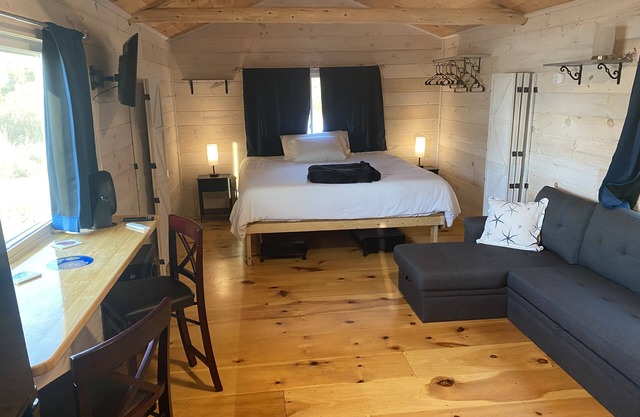 Cozy cabin on Half Moon cove