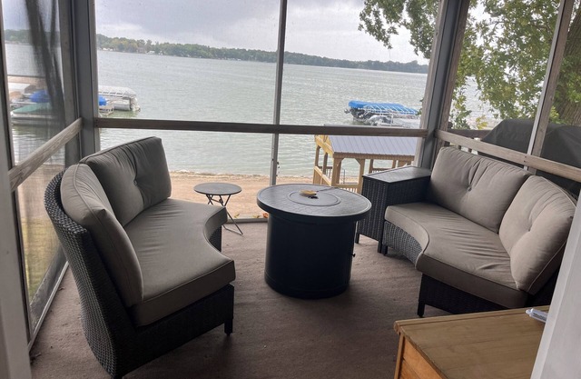 Cozy cabin on Lake Jefferson in Cleveland, MN