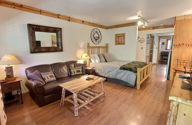 Cozy Cabin on the Slopes