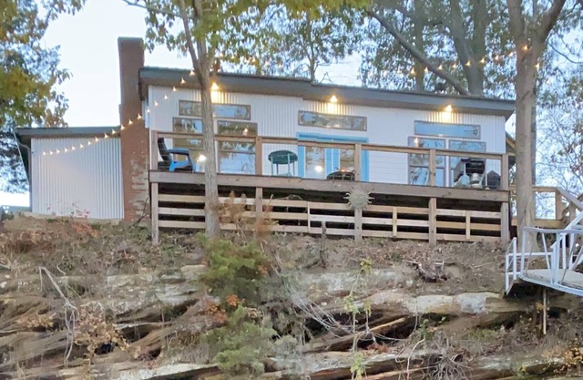 Cozy Cabin on the Bluff with the best view on Lewis Smith Lake