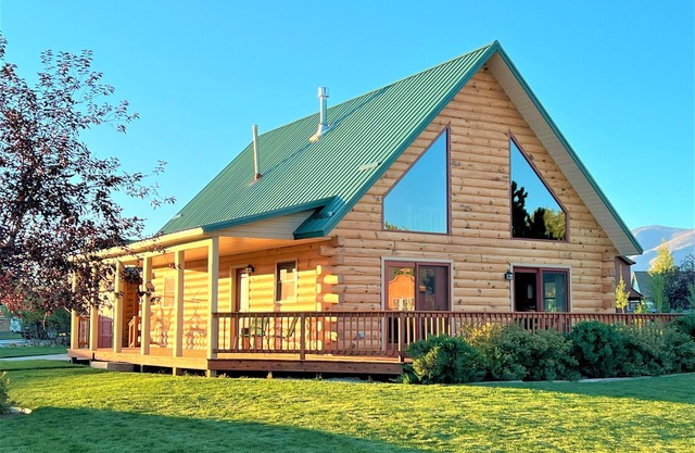 Cozy cabin on the Red Lodge golf course