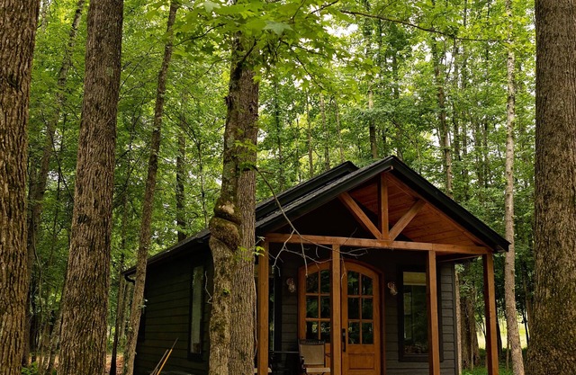 Cozy cabin with hot tub just 15 minutes from the beautiful Current River.