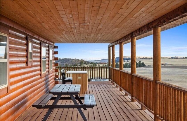 Cozy Cabin with Incredible 360 views & Starlink Internet!