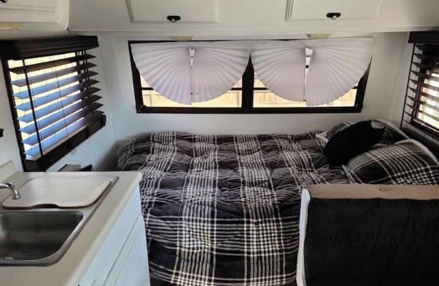 COZY CAMPER
