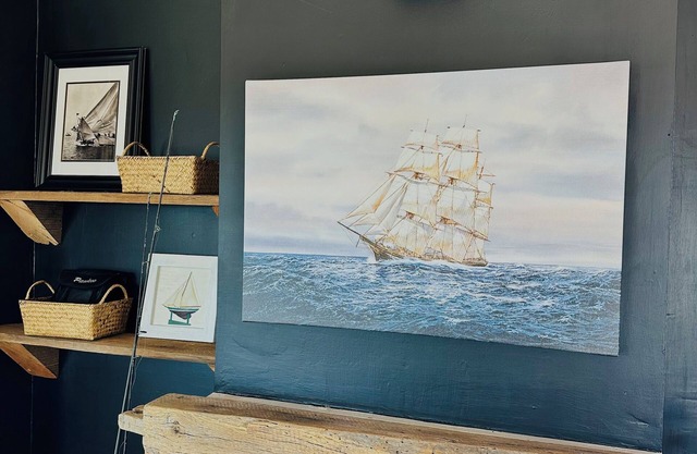 Cozy Captains Cottage beside the BHI Club, unobstructed ocean views, Sleeps 10