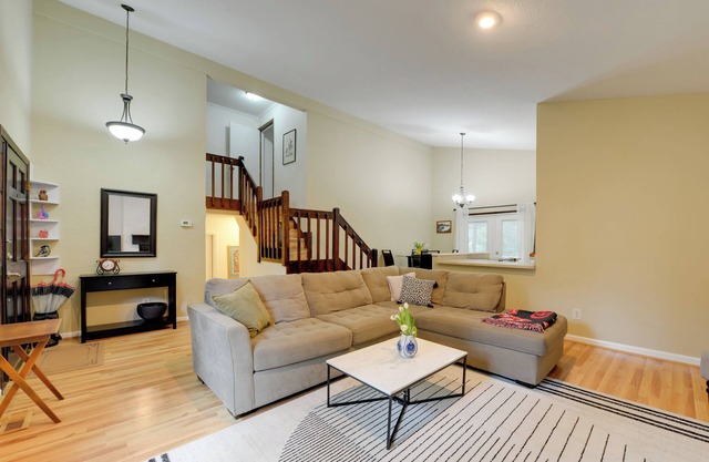 Cozy Cary Abode ~ 10 Mi to Downtown Raleigh!