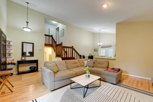 Cozy Cary Abode about 10 Mi to Downtown Raleigh!