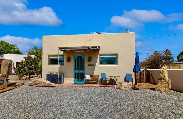 Cozy Casita in the Heart of Santa Fe with gas kiva fireplace and private patio