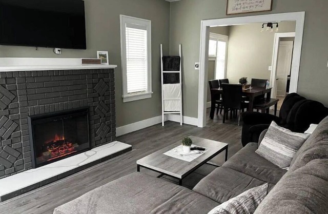 Cozy Cathedral View- Main