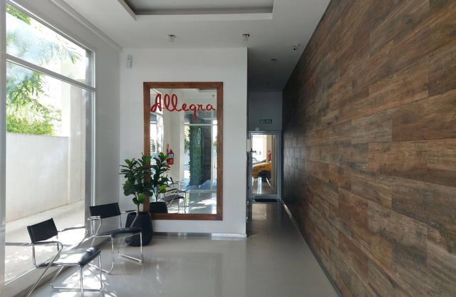 Cozy Central Apartment Just Minutes from the Beach