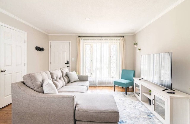 Cozy Charlotte Home 7 mins from UPTOWN!