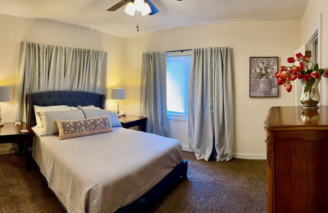 Cozy & Clean 2B/1B in Midtown – 20B