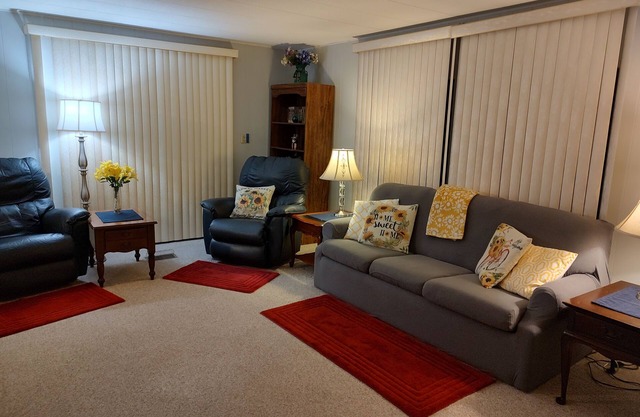 Cozy,clean, peaceful and safe.Conveniently located near rest, shopping, hospital