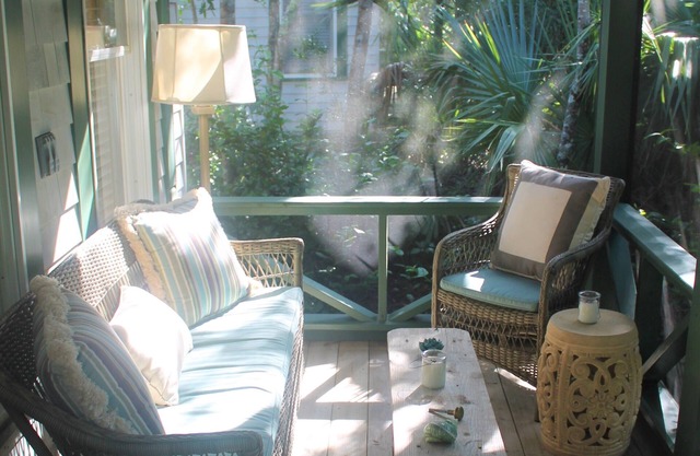 Cozy & Coastal Cottage near East Beach *BHI Club available*