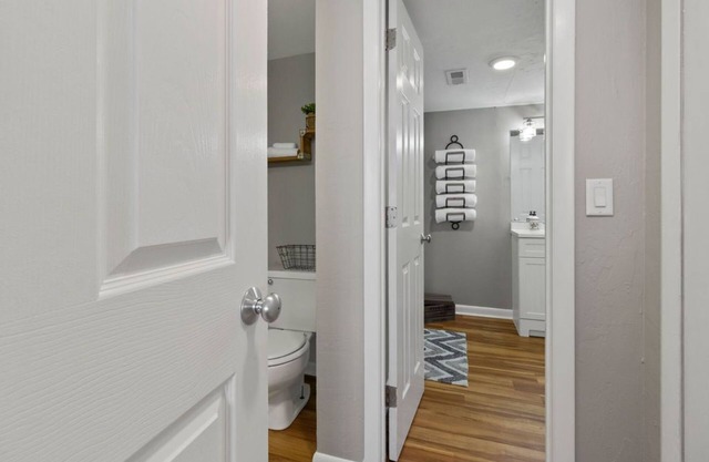 Cozy Coastal Farmhouse Beach condo w/pool