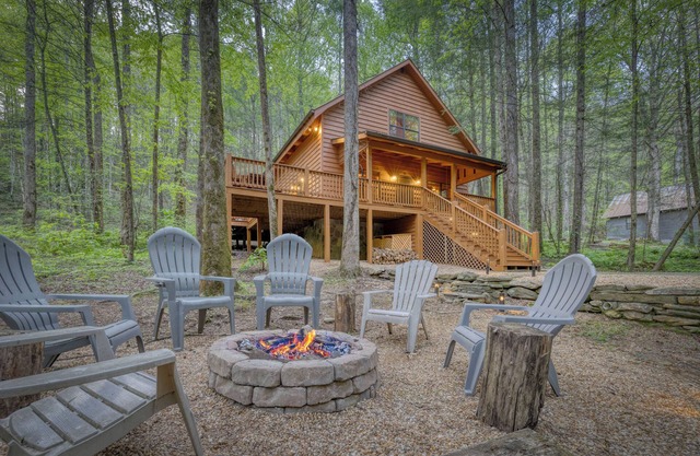 Cozy Cohutta Cabin: Creekside Cabin in Ellijay!