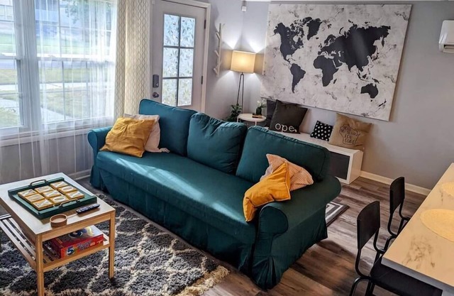 Cozy, Colorful 2 Bedroom Bungalow