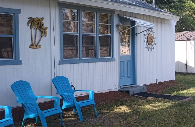 Cozy Comfortable 1/1 bedroom Cottage