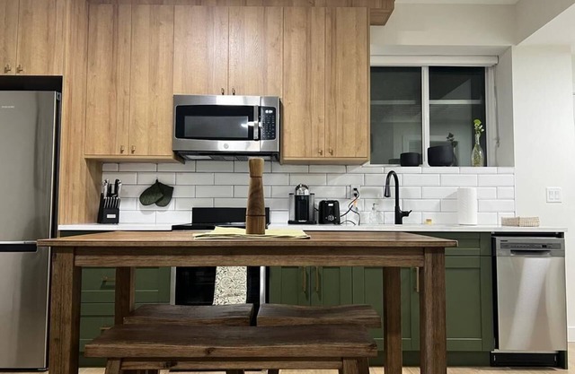 Cozy, Comfortable & Classy! Boutique styled place for short term rentals.