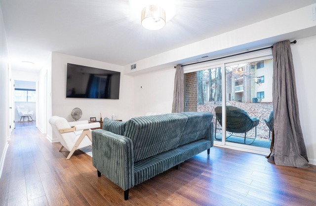 Cozy Condo In Central Location