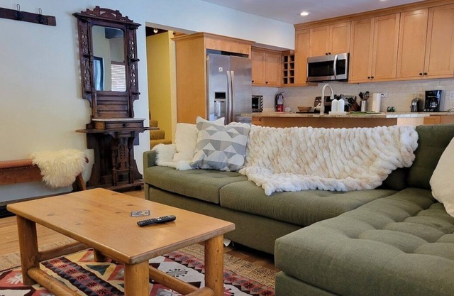 Cozy Condo in the Woods with Garage Parking