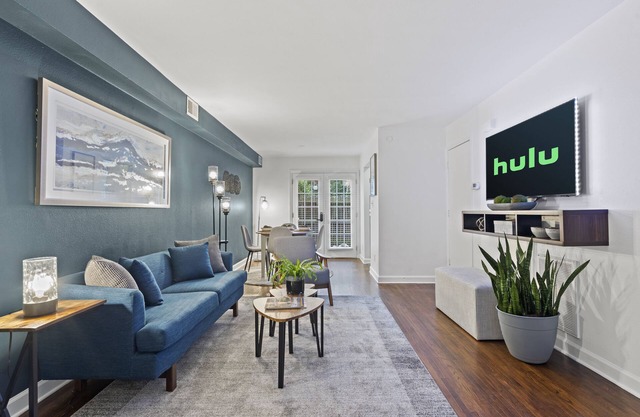 Cozy Condo * Office* Near Luxury Mall & Uptown