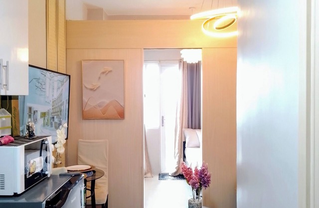 Cozy condo with WiFi where you can experience life's simple pleasures with US!