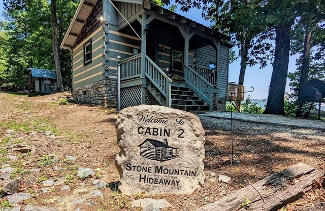 Cozy & Convenient Stone Mountain hideawy . closest to the State Park!