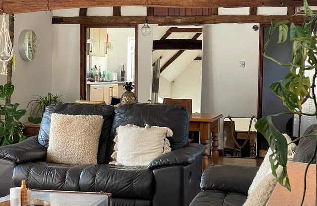 Cozy converted millking barn in the weald of Kent, 50mins from Central London