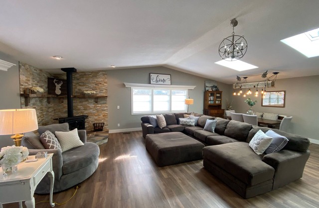 Cozy Corner Cottages-3 Bedroom House Rental