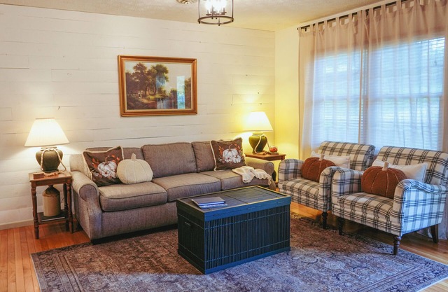 Cozy Cottage 5 Minutes To Dollywood With Fire Pit, Private Deck, And Coffee Bar